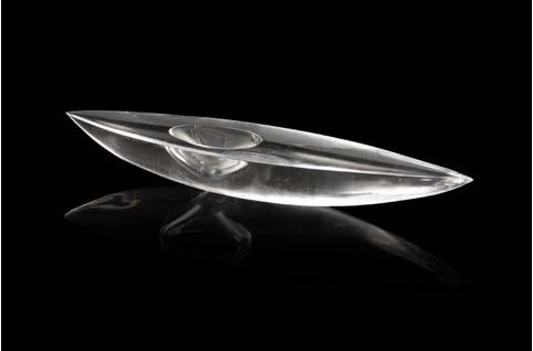 Annmari´sin design-huutokaupan yksi merkittävimmistä kohteista on Timo Sarpanevan kuuluisa taidelasi Kajakki pituudeltaan 29,5 cm. Sen arviohinta on 7 000 – 8 000 euroa. Kuva: Annmari´s
