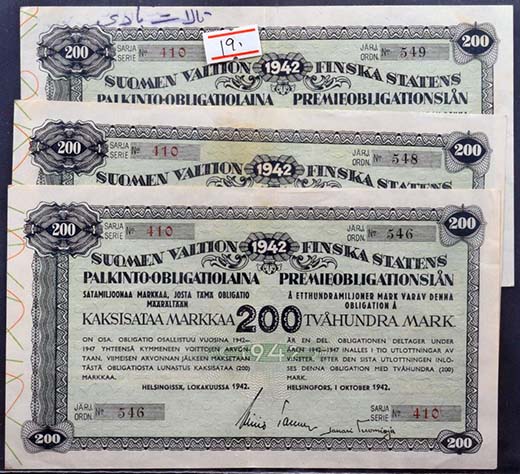 Vanhojen osakekirjojen ja obligaatioidenkin keräilijöitä on, mutta juuri nämä palkinto-obligaatiot eivät suuresti kiinnostaneet huutajia Filateliapalvelun tammikuun huutokaupassa. Kolmen obligaation hinta oli 20 euroa. Kuva: Suomen Filateliapalvelu