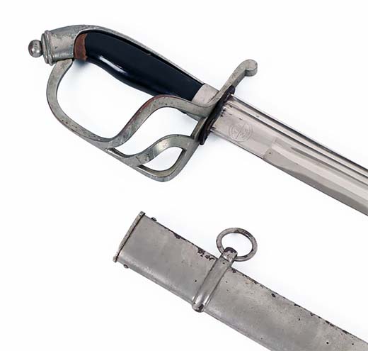 Annmari´sin huutokaupassa myyty ratsupoliisin sapeli mallia 1922  on Akseli Gallen-Kallelan suunnittelema. Sen lähtöhinta oli 600 euroa, mutta lopullinen hinta huutomaksuineen nousi noin 2 400 euroon. Kuva Annmari's