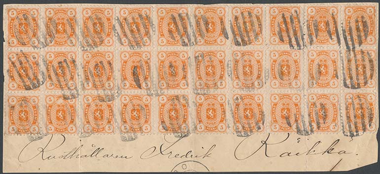 Tämä 30-ryhmäinen leikelmä Turun kuvioleimalla leimattuna nousi Suomen Filateliapalvelun huutokaupassa lokakuussa yli 9 000 euroon. Ryhmä koostuu 5 pennin ruskehtavan keltaisista merkeistä, joista yhdessä – alimman rivin toinen merkki – on myös ns. aavekuvake. Aitoustodistuksella varustettu leikelmä on todennäköisesti tämän merkin suurin tunnettu leimattu ryhmä. Kuva: Suomen Filateliapalvelu