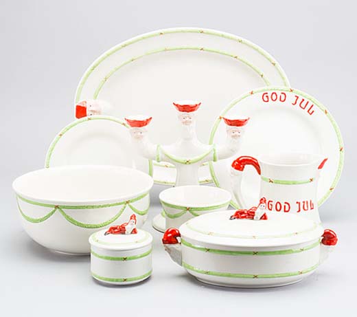 Tämä ruotsalaisen Gustavsbergin 44-osainen jouluaiheinen ruokailuastiasto oli myynnissä Bukowskis Marketin nettihuutokaupassa joulun alla. Sen lähtöhinta oli astiastolle aika korkea eli noin 850 euroa, mutta siitä maksettiin huutomaksuineen peräti noin 1 900 euroa.