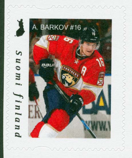 Tämä Postin omakuvapostimerkki Aleksander Barkovista tuotti ostajalleen muutaman viikon sijoituksella melkoisen hyvän voiton. Barkov nousi NHL-joukkue Florida Panthersin kapteeniksi, mutta merkin kuvassa Barkovilla on rinnuksessaan apukapteenin A-kirjain, koska NHL oli antanut luvan vain tähän kuvaan julkaistavaksi postimerkissä. Kuva: Suomen Filateliapalvelu