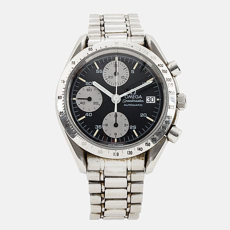 Bukowskisin nettihuutokaupassa myytiin syyskuussa yksi keräilijöiden suosikki, teräksinen Omega Speedmaster, jossa on automaattinen päivyri. Kellon mukana on alkuperäinen laatikko sekä ostokuitti, jonka mukaan kello on tehty vuonna 2005. Hinta huutomaksuineen nousi noin 2 000 euroon, vaikka täysin priimakuntoisesta kellosta ei ollut kysymys. Kuva: Bukowskis