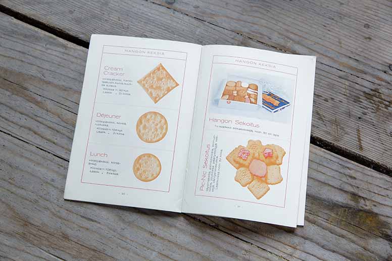 Hangon keksirasioita on laaja valikoima, yli sata erilaista. Tuoteluettelo auttaa rasioiden ajoittamisessa. Kuva: Patrik Lindström