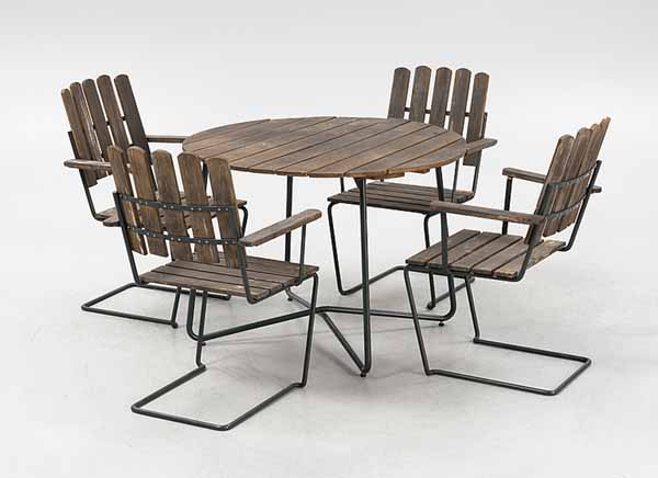 1930-luvulla funktionalistisen tyylisuuntauksen myötä muotiin tulivat kevyet pinottavat kalusteet, jollaisia valmisti mm. ruotsalainen Grythyttan. Grythyttanin A2-tuolin on suunnitellut Artur Lindqvist Tukholman näyttelyä varten vuonna 1930. 