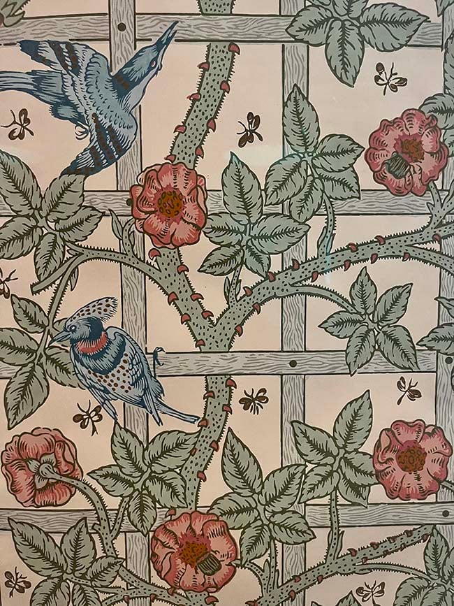 William Morris, Trellis, 1862. Kuvioissa näkyy, kuinka luonnosta on haettu inspiraatiota. Kuva: Katja Weiland-Särmälä.