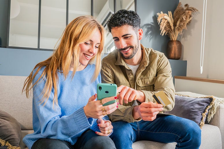Kaverimaksuja, korttimaksamista ja e-laskuja – kotimainen Mobilepayn haastaja uudisti palvelunsa