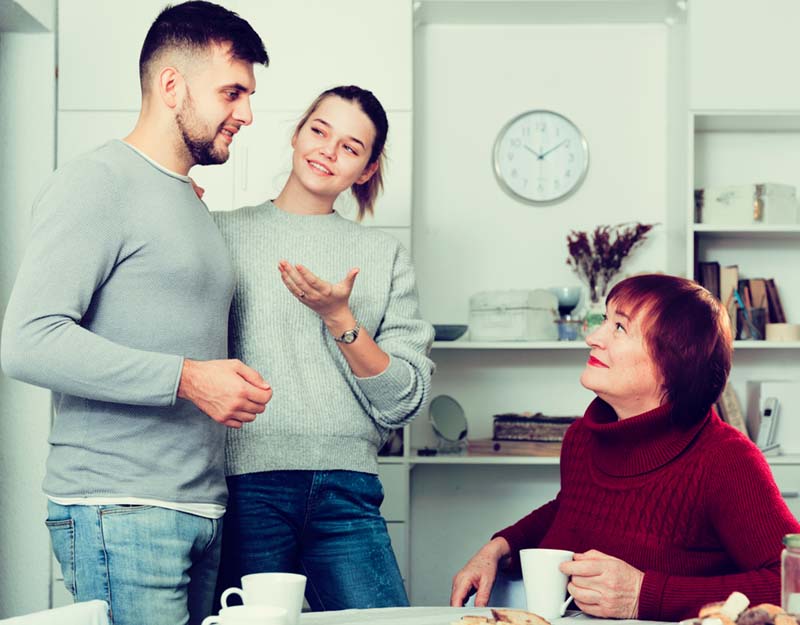 Äiti ja aikuiset lapset