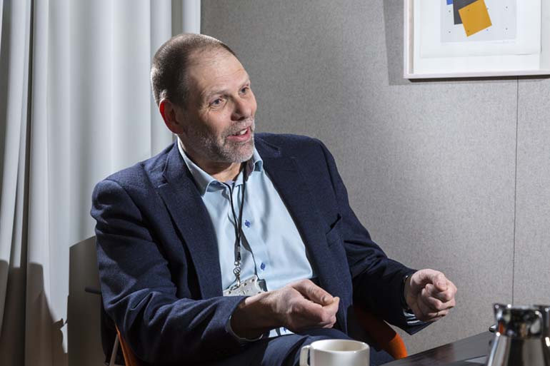 ”Edeltäjällä (Pekka Ruuhonen) oli hyvä sääntö: seuraa rahavirtoja. Siellä se verotettava toimintakin tapahtuu”, kertoo Markku Heikura. Kuva: Esko Jämsä