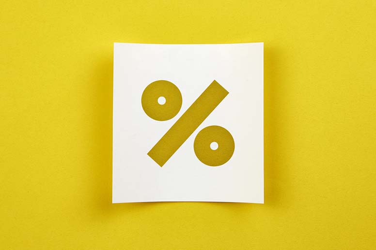 Prosenttimerkki ja keltainen muistilappu