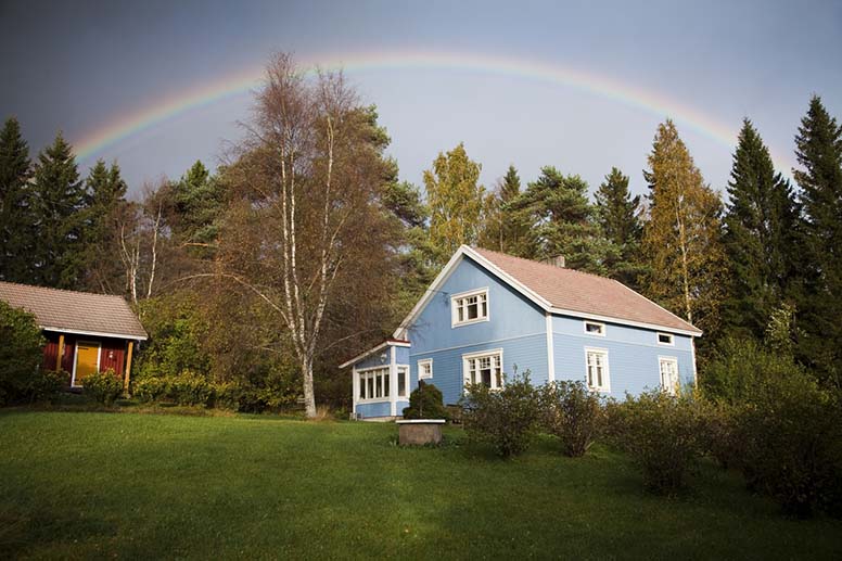 Asun Isossa-Britanniassa, myyn talon Suomessa – mikä maa verottaa kiinteistön myyntivoitosta?