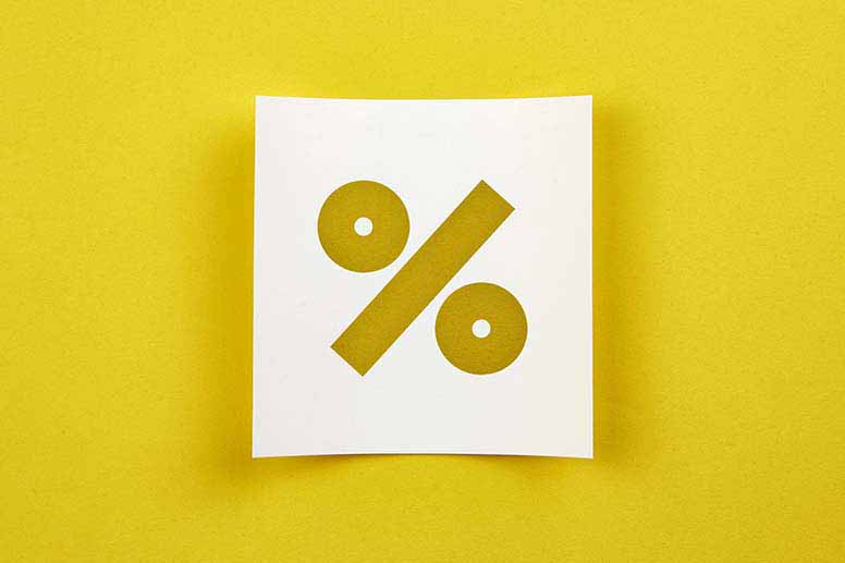 Prosenttimerkki ja keltainen muistilappu