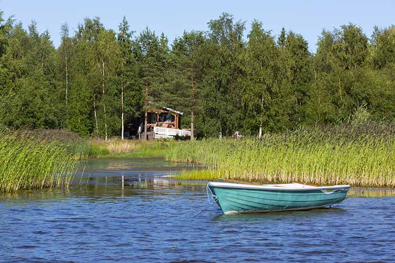 Soutuvene ja kesämökki