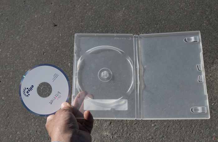 Sekä cd-levy että sen kotelo kuuluvat sekajätteeseen. Kuva: Jyrki Luukkonen