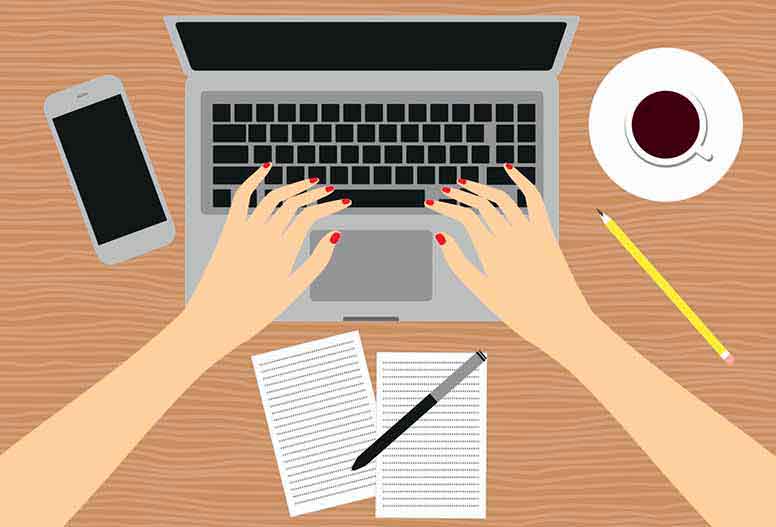Kädet, kännykkä, tietokone ja kupillinen kahvia