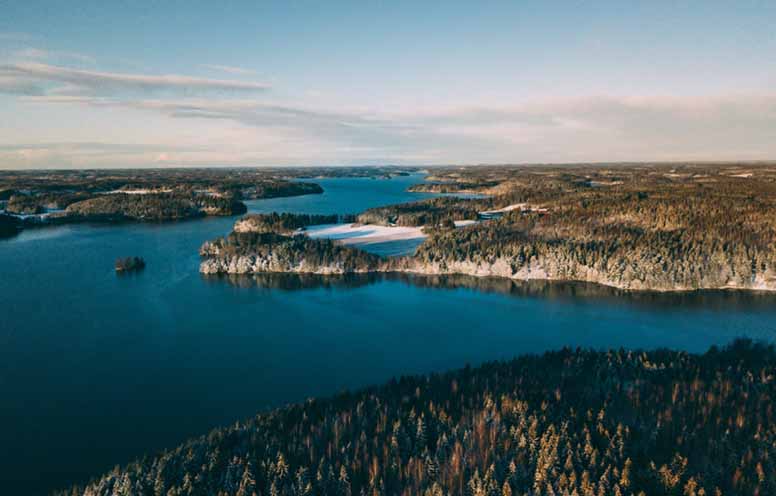 Talvinen järvimaisema Hiidenvedeltä