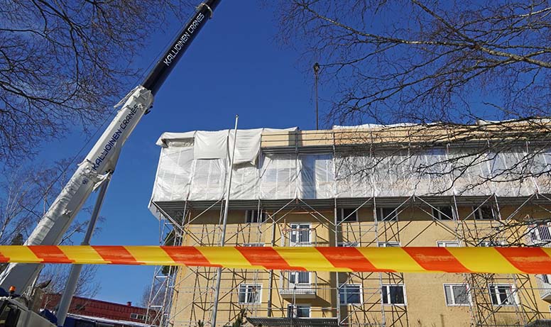 kerrostalo, kattoremontti, rakennustelineet
