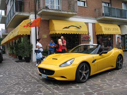 Ferrari Californian vuokrahinnat alkavat 80 eurosta.