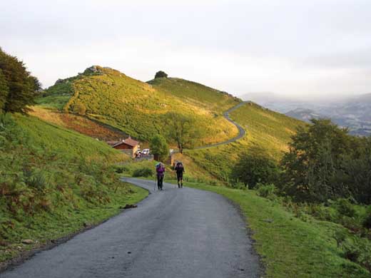 Caminolla kukin vaeltaa kuntonsa mukaan. Parikymmentä kilometriä päivässä taittuu helposti normaalikuntoiselta kuin ihmeen kaupalla. Kuva Kirsti Sergejeff