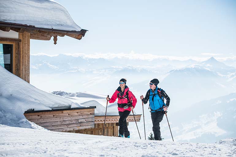Itävallan Kitzbühelissä on tarjolla mukavia lumikenkäreittejä kaiken tasoisille vaeltajille. © Kuva: Michael Werlberger