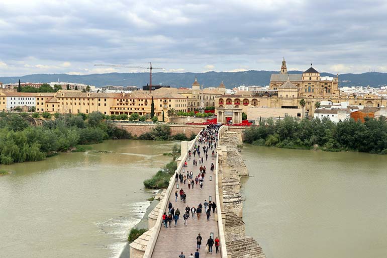 Roomalainen silta ylittää Guadalquivirjoen Córdobassa. Kuva: Matti Remes