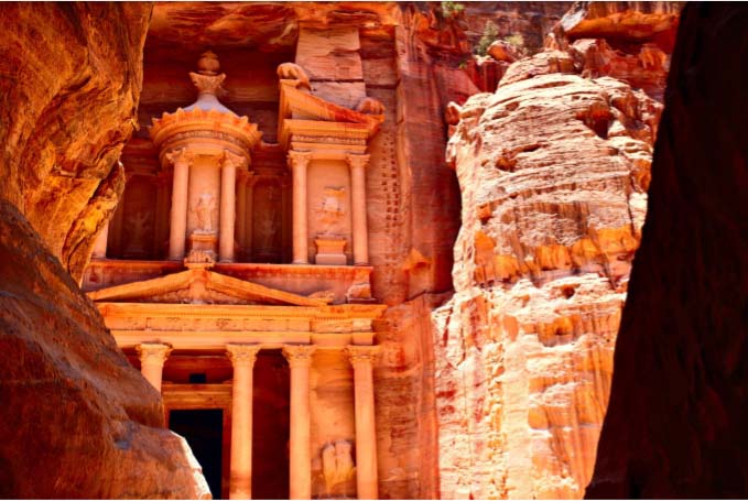 Lukijamatka: Petra, Madaba, Mount Nebo, Wadi Rumin autiomaa – Jordania kutsuu joulukuussa
