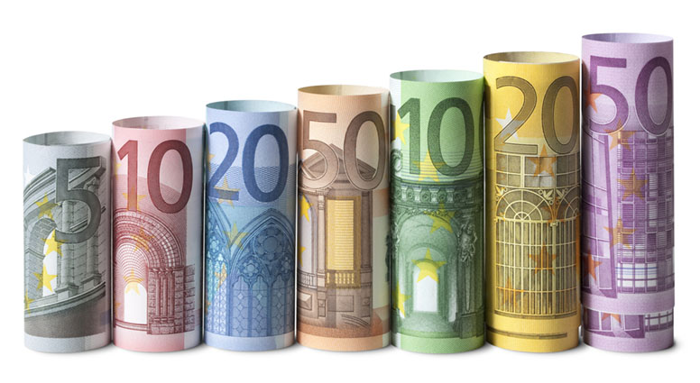 Rullattuja euroseteleitä