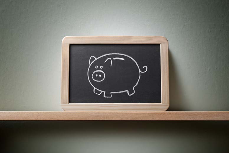 Säästöpossu liitutaulussa