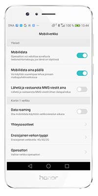 Käännä dataroaming eli verkkovierailu pois päältä, niin puhelin ei kuluta kalliaarvoista matkapuhelinverkon dataa ulkomailla.