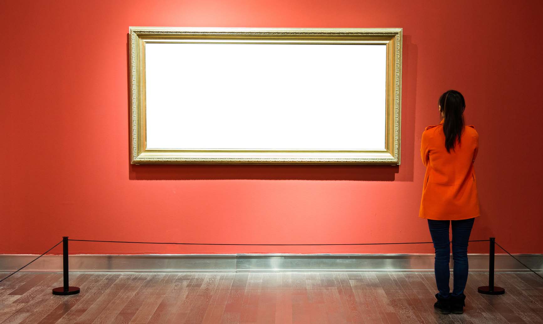 Valkoinen taulu taidemuseon seinällä