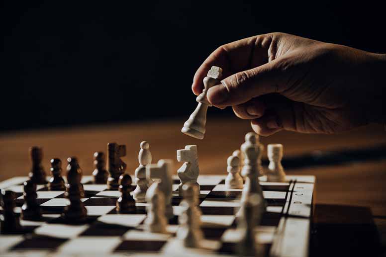 Shakkinappulat ja lauta