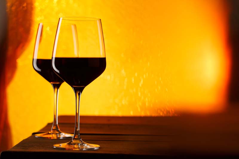 Viinipruuvi haastaa keskusteluun