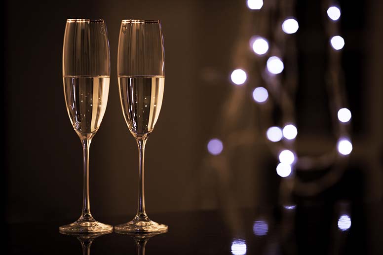 Kaksi lasia samppanjaa