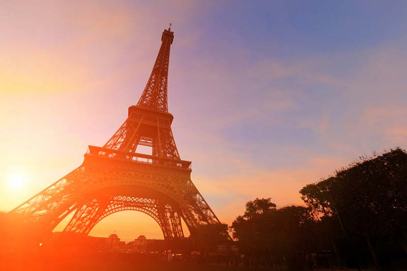Eiffel-tornin ravintolan viinilistalla 400 nimikettä