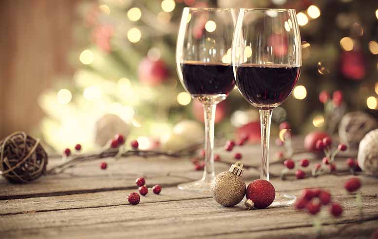 Joulukuussa maistuvat klassiset eurooppalaiset viinit – lahjapullo kypsyy rauhassa kellarissa
