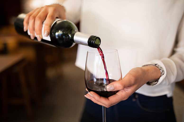 Sydäntalven viini tulee Argentiinasta – roteva punaviini ja lihapata maistuva pari