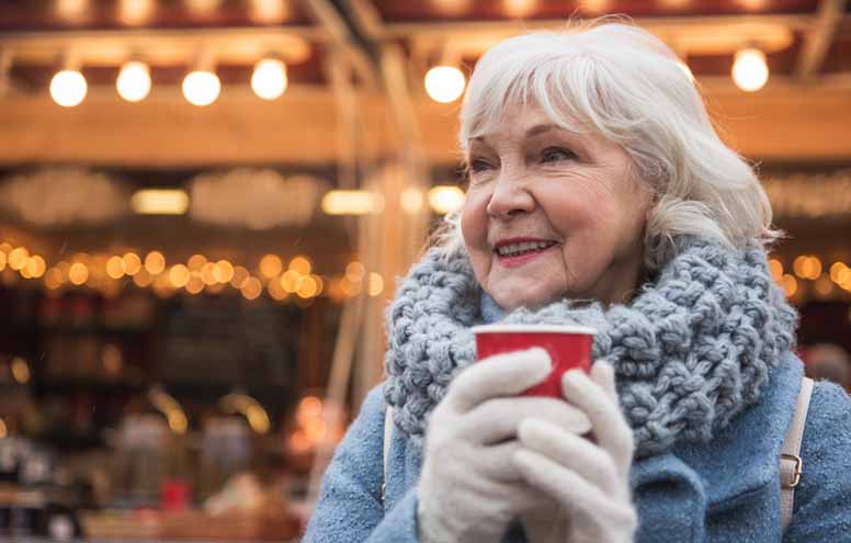 Hyväosainen nainen pisimpään eläkkeellä – nämä viisi asiaa yhdistävät vanhuuseläkettä kauan nauttivia