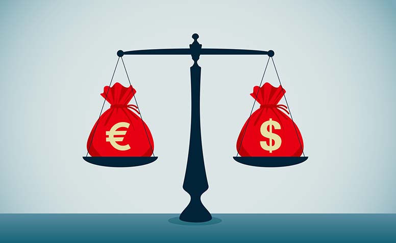 Eurosäkki ja dollarisäkki vaa'alla